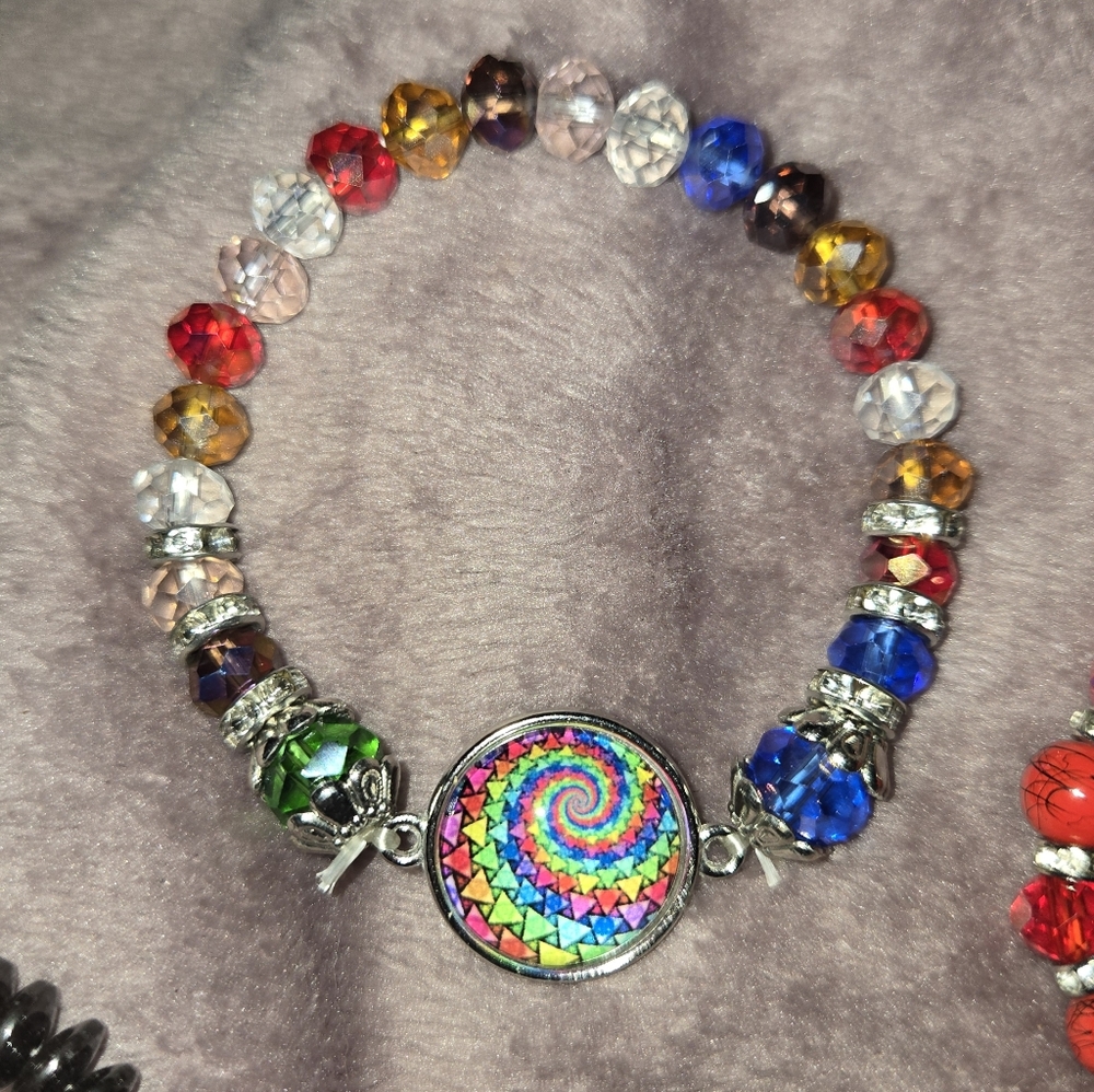 4 Bracelets For $5, Elastic, Pics With Flash And Without - Picture 2 of 9
